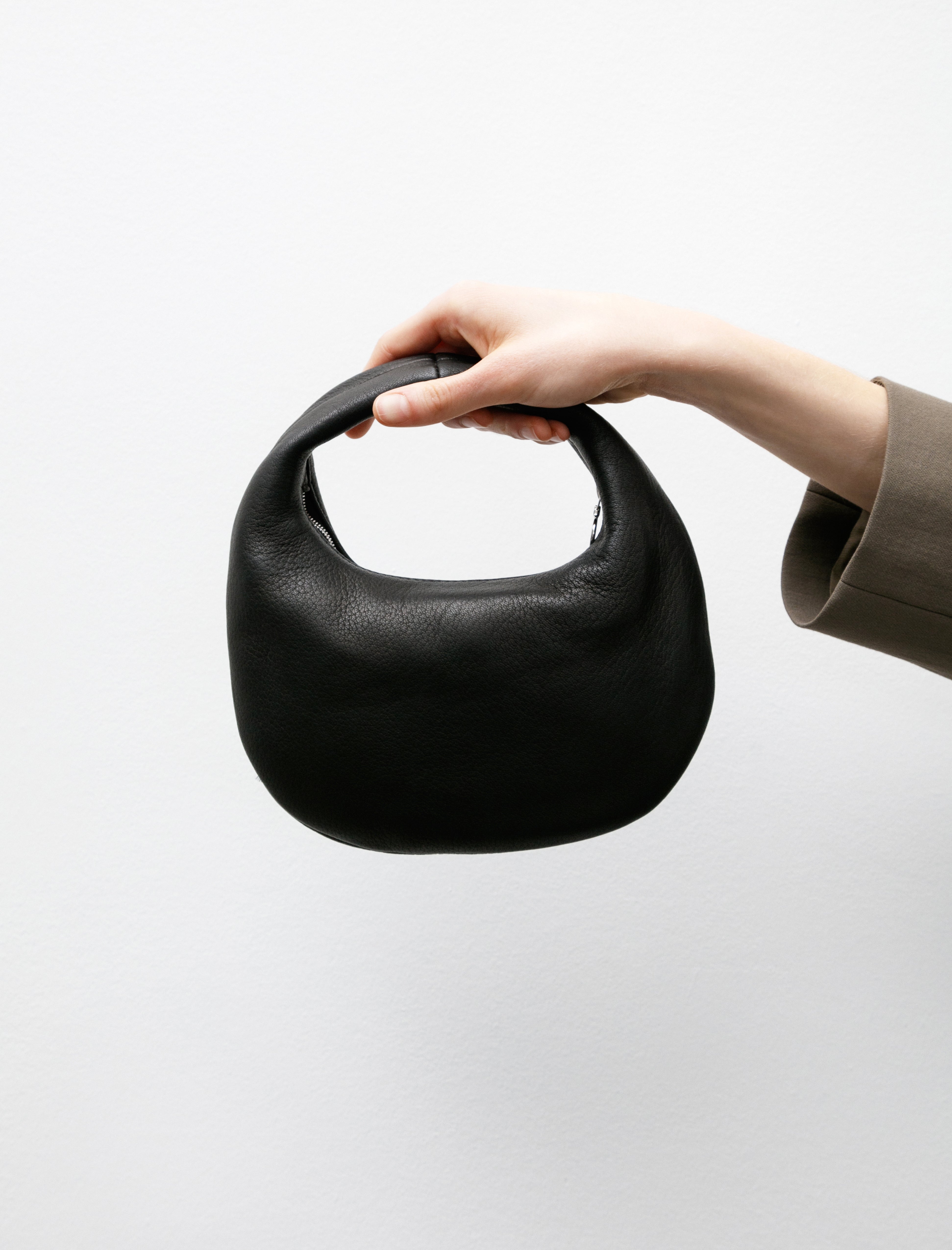 Aeta Round One Shoulder Bag Small Black