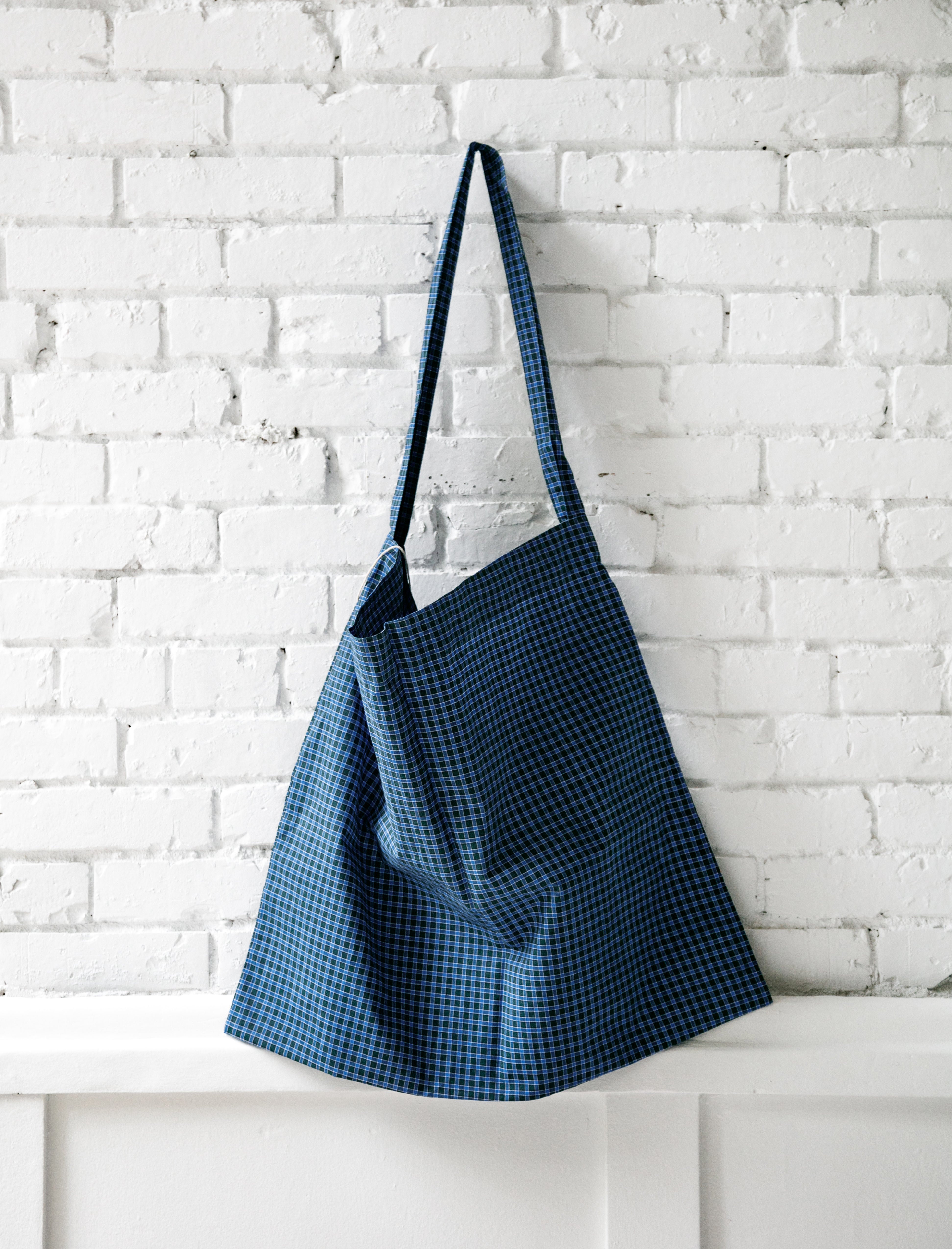 Minimalist Simple Leather Tote Bag – Gifts for Designers