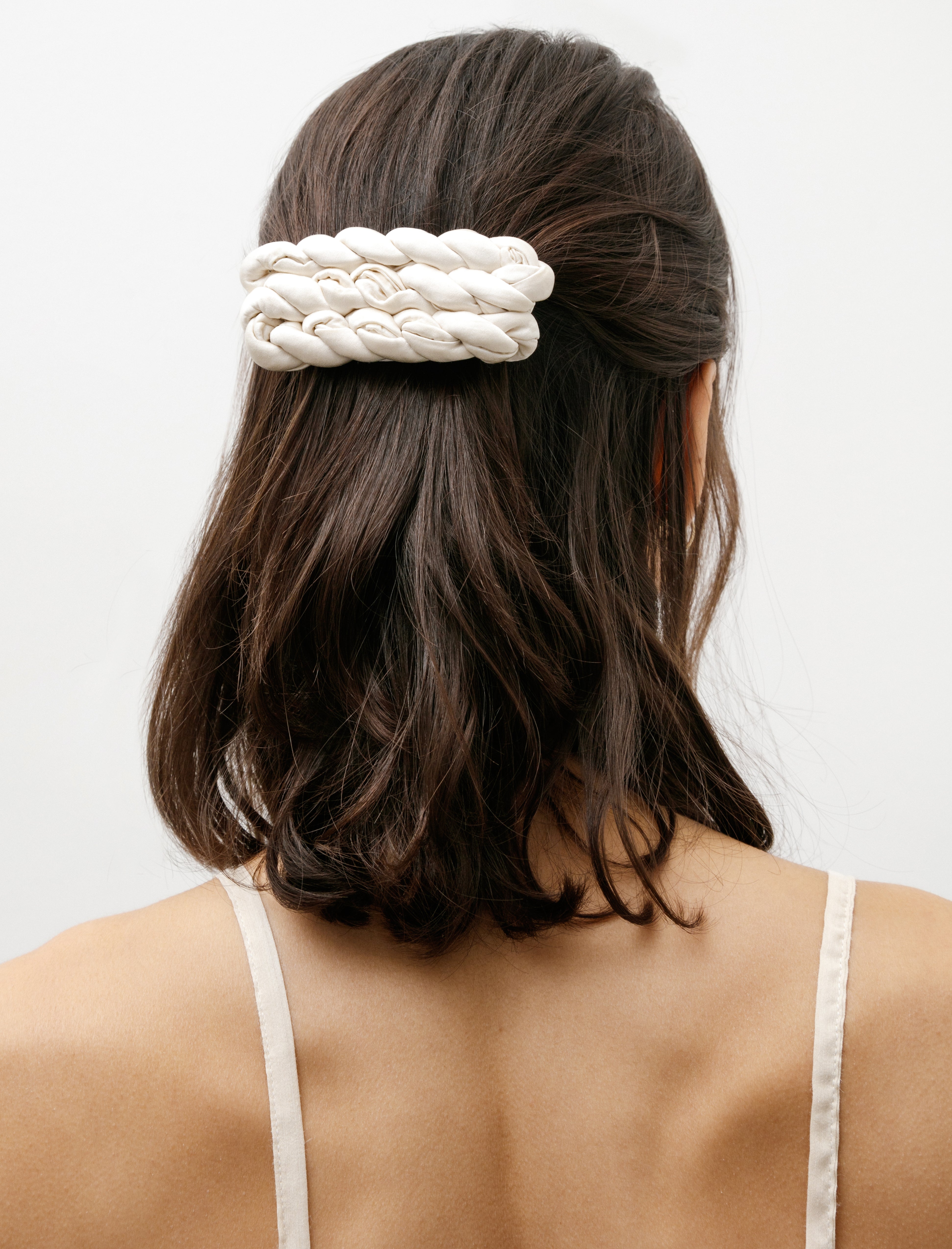 Azur Twisted Satin Hair Clip Off White