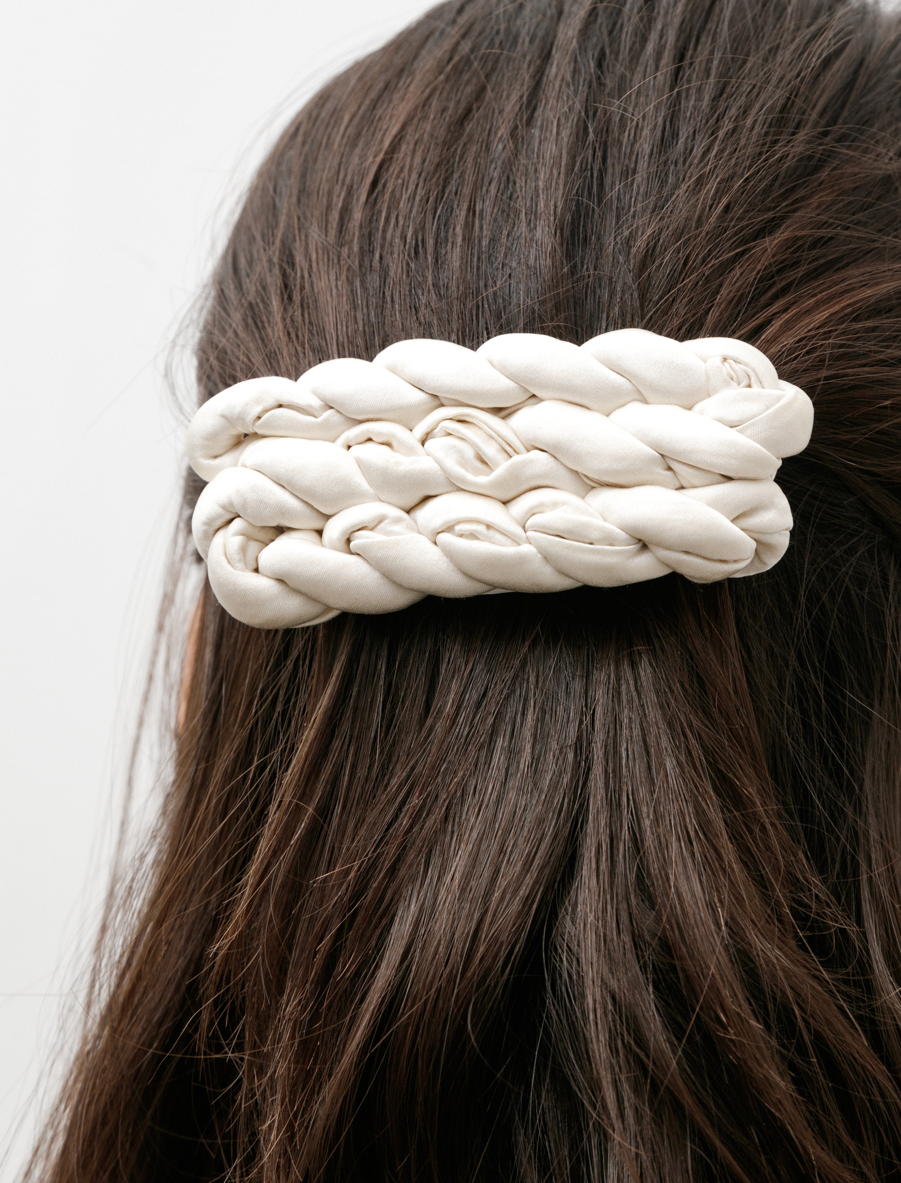 Azur Twisted Satin Hair Clip Off White