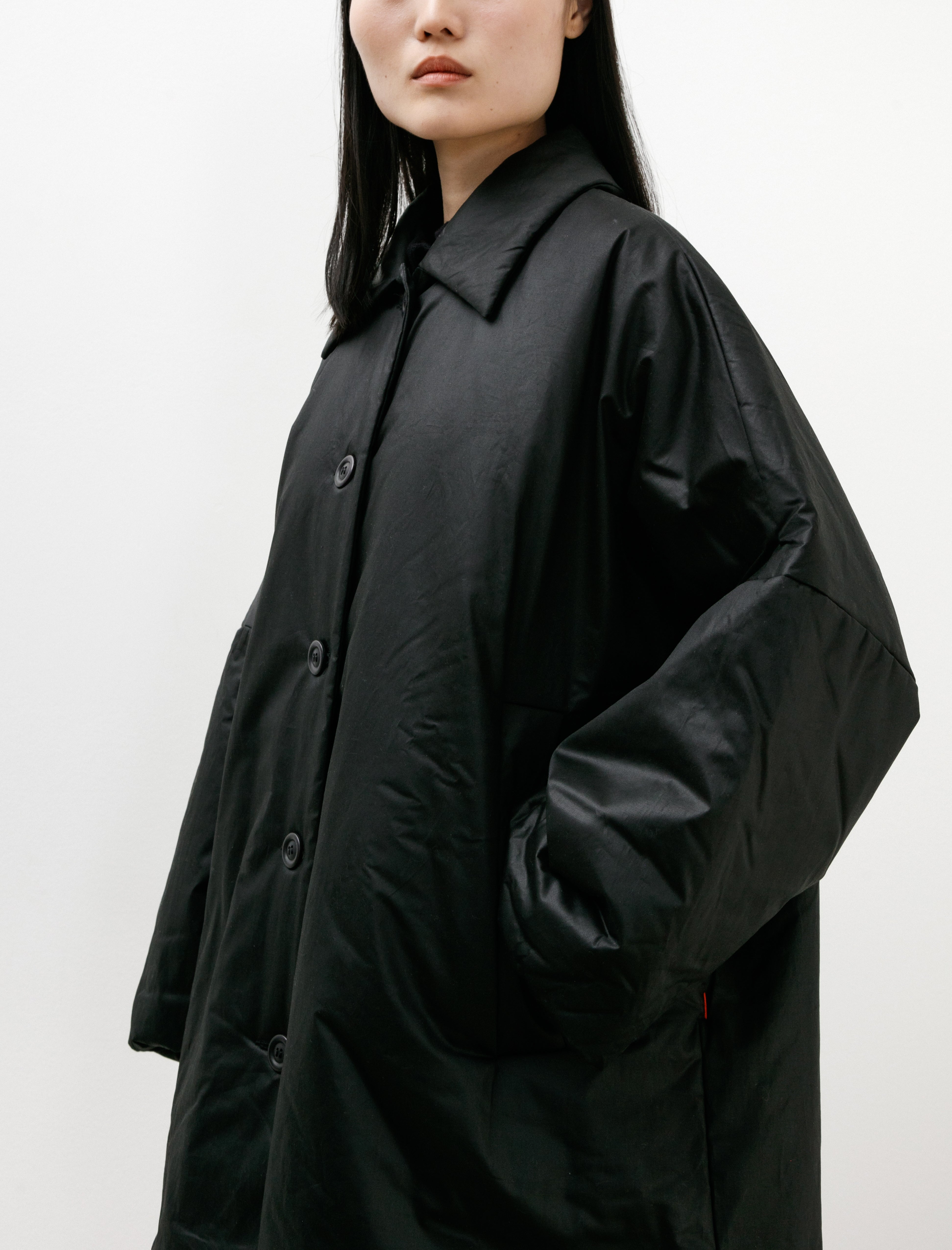 Casey Casey Triangle Coat Lacqed Black