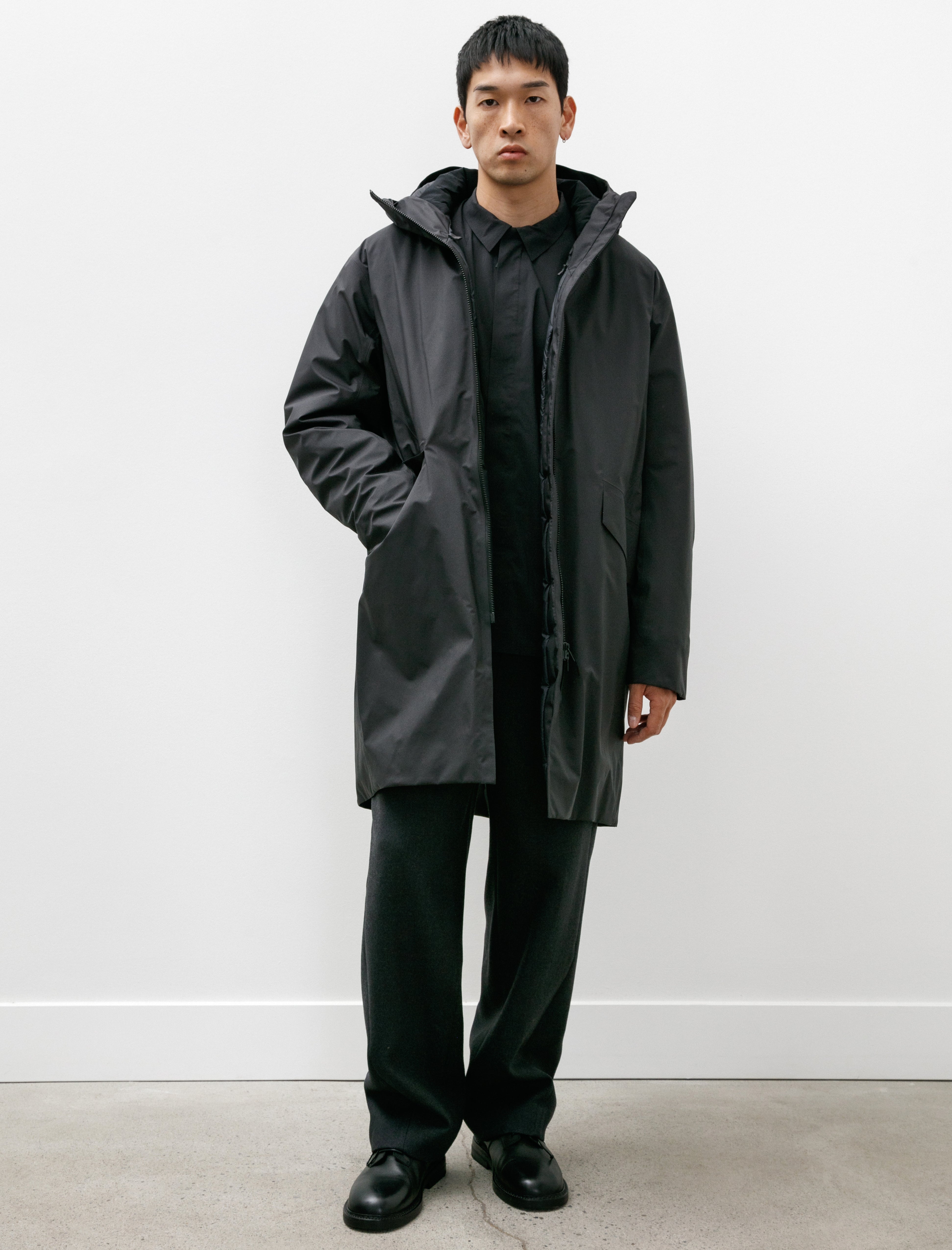 Veilance Monitor Down Coat Black