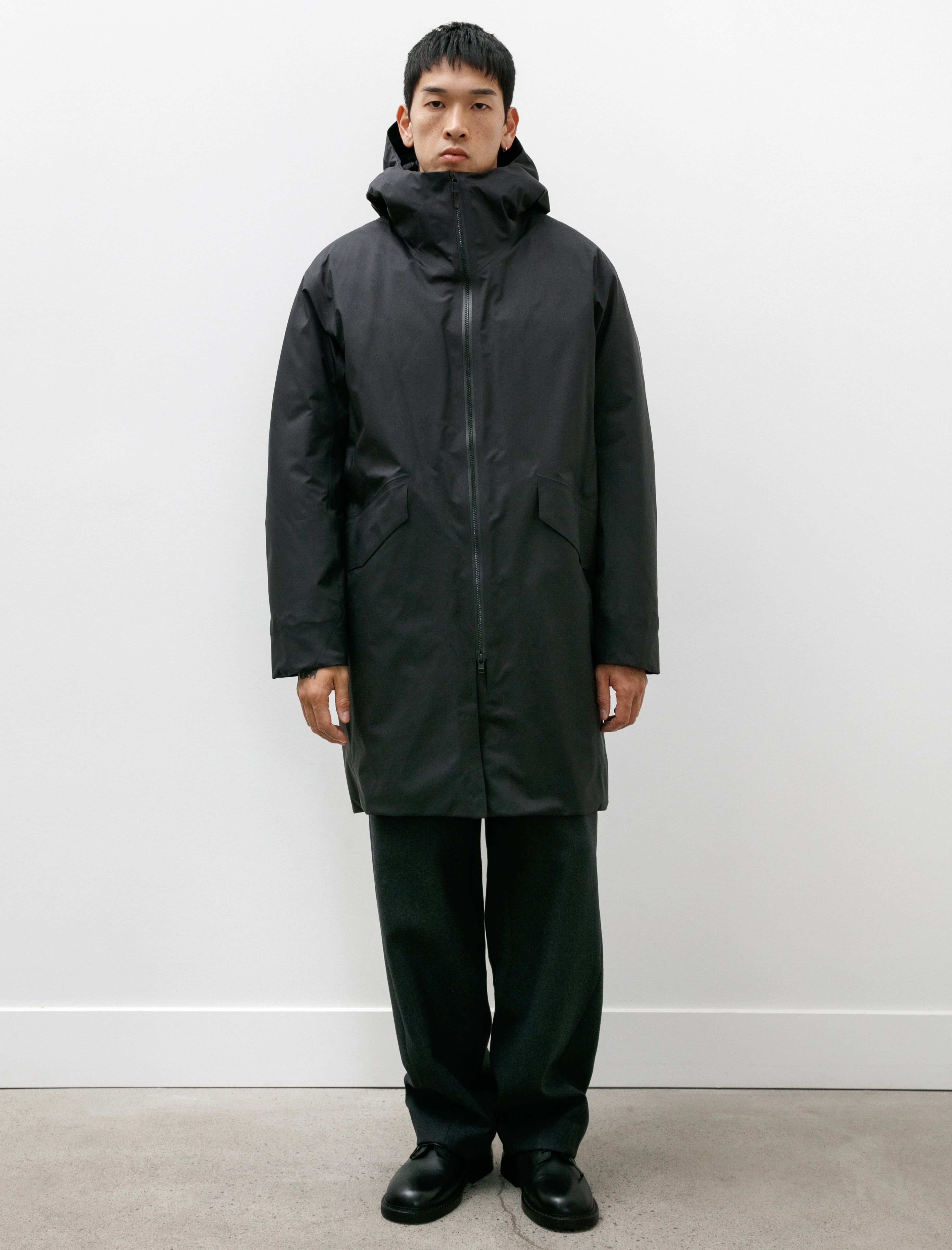 Veilance Monitor Down Coat Black