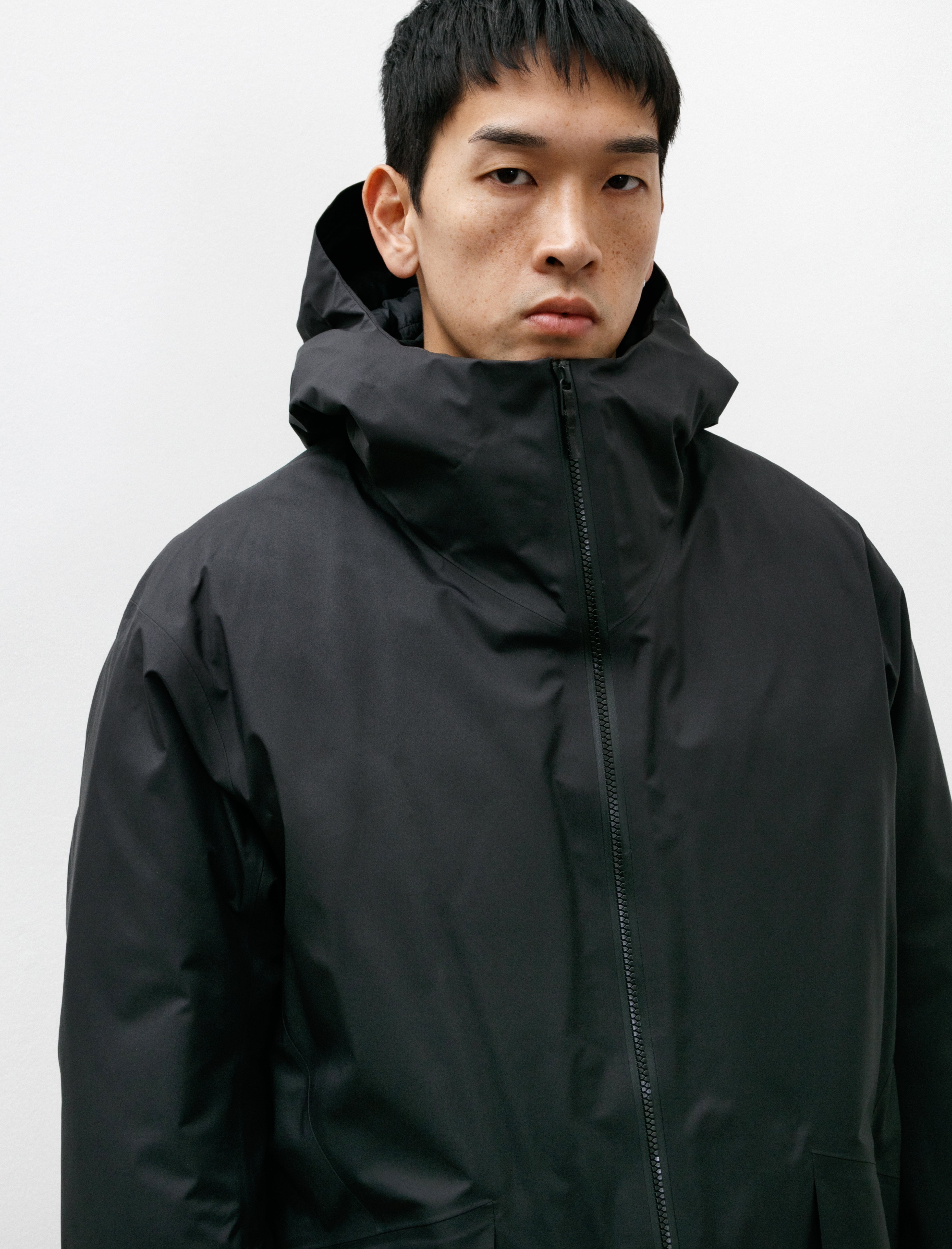 Veilance Monitor Down Coat Black