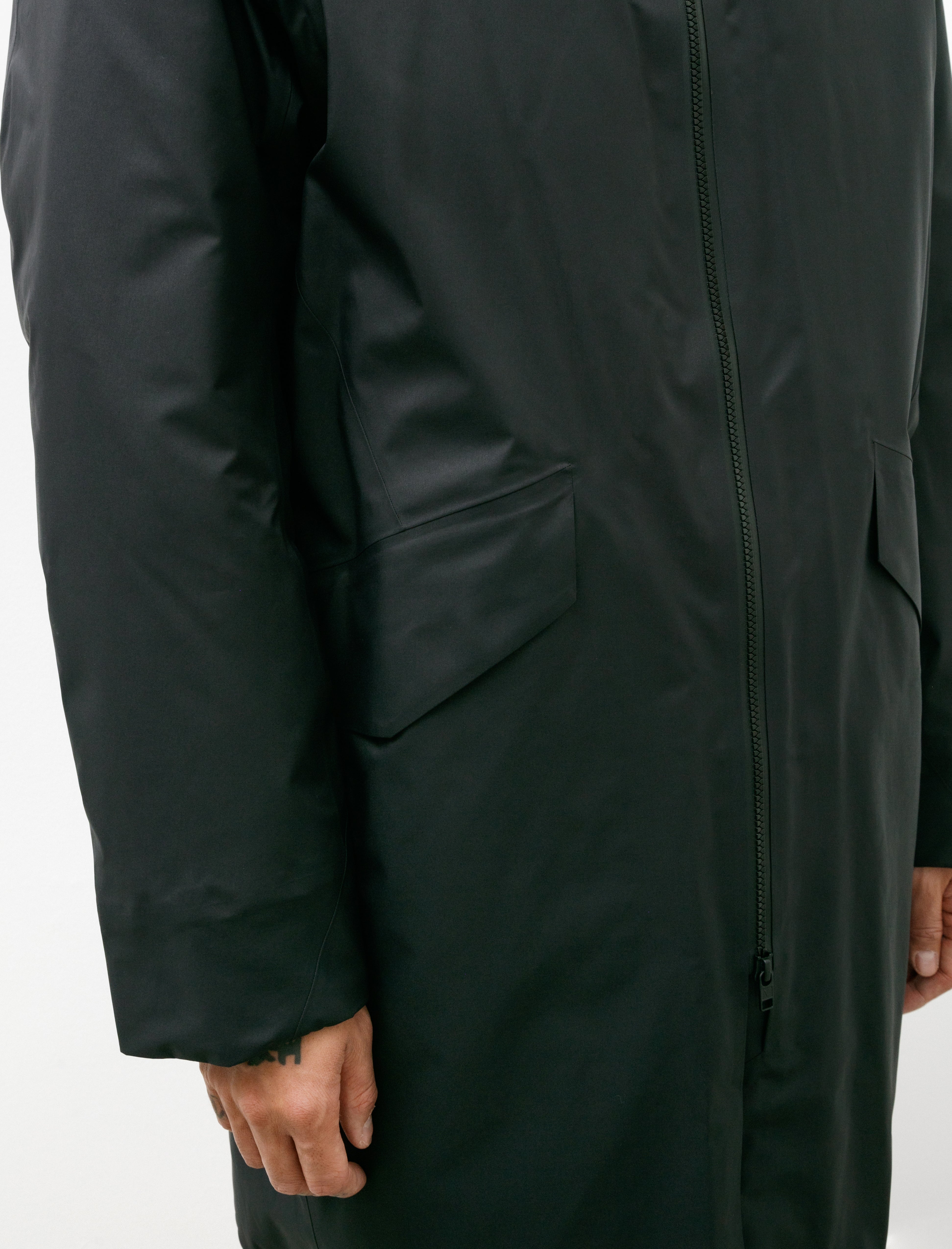 Veilance Monitor Down Coat Black