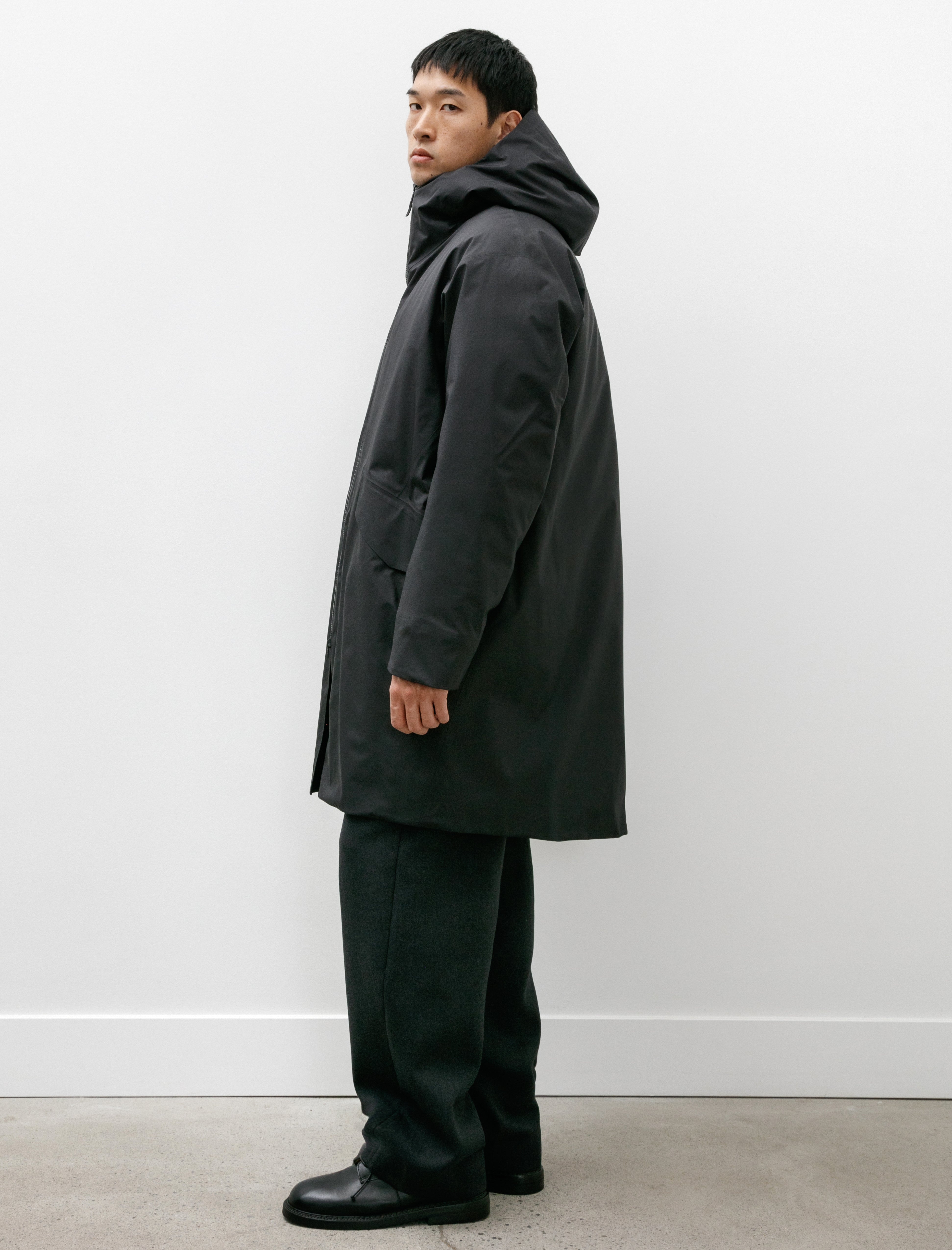 Veilance Monitor Down Coat Black