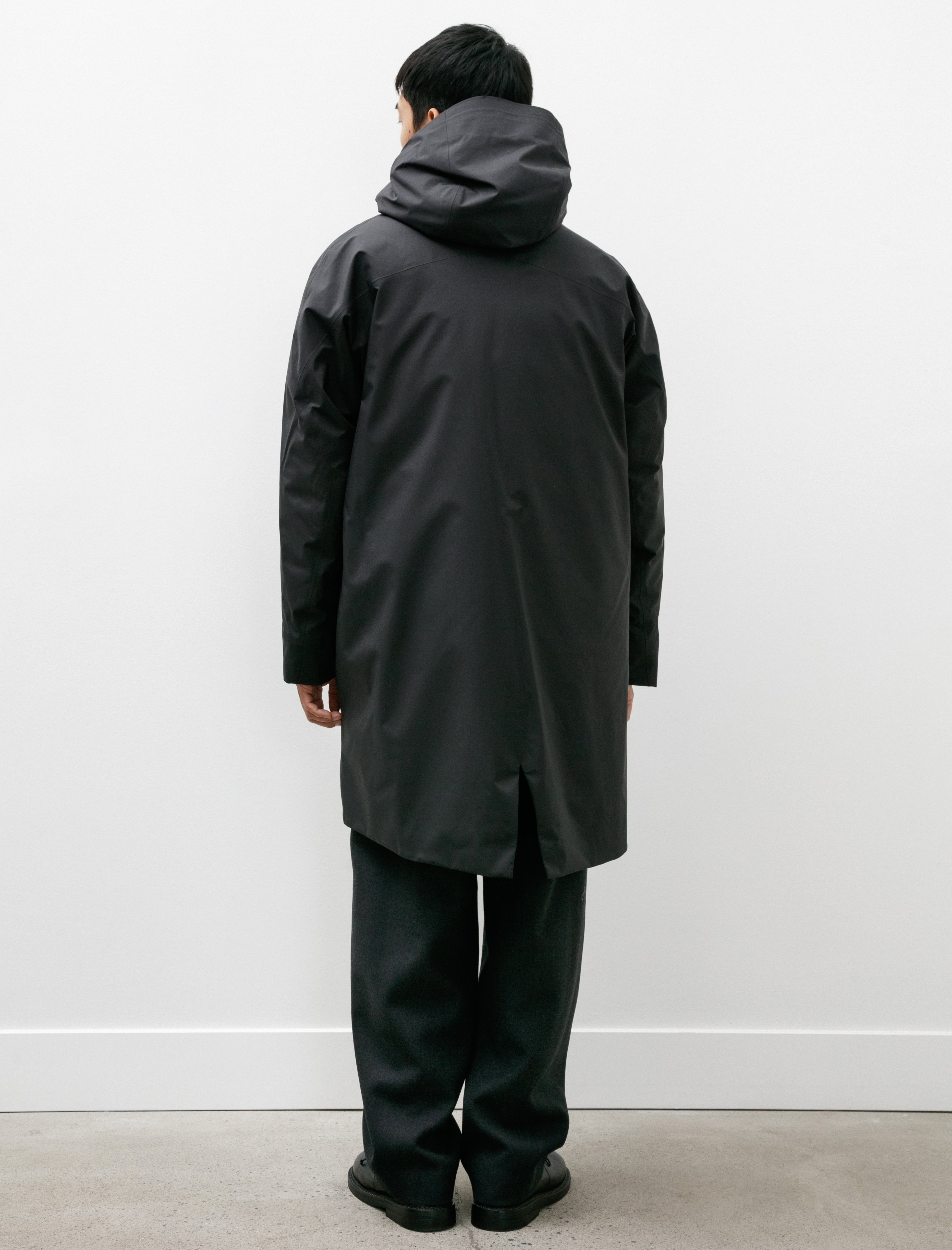 Veilance Monitor Down Coat Black