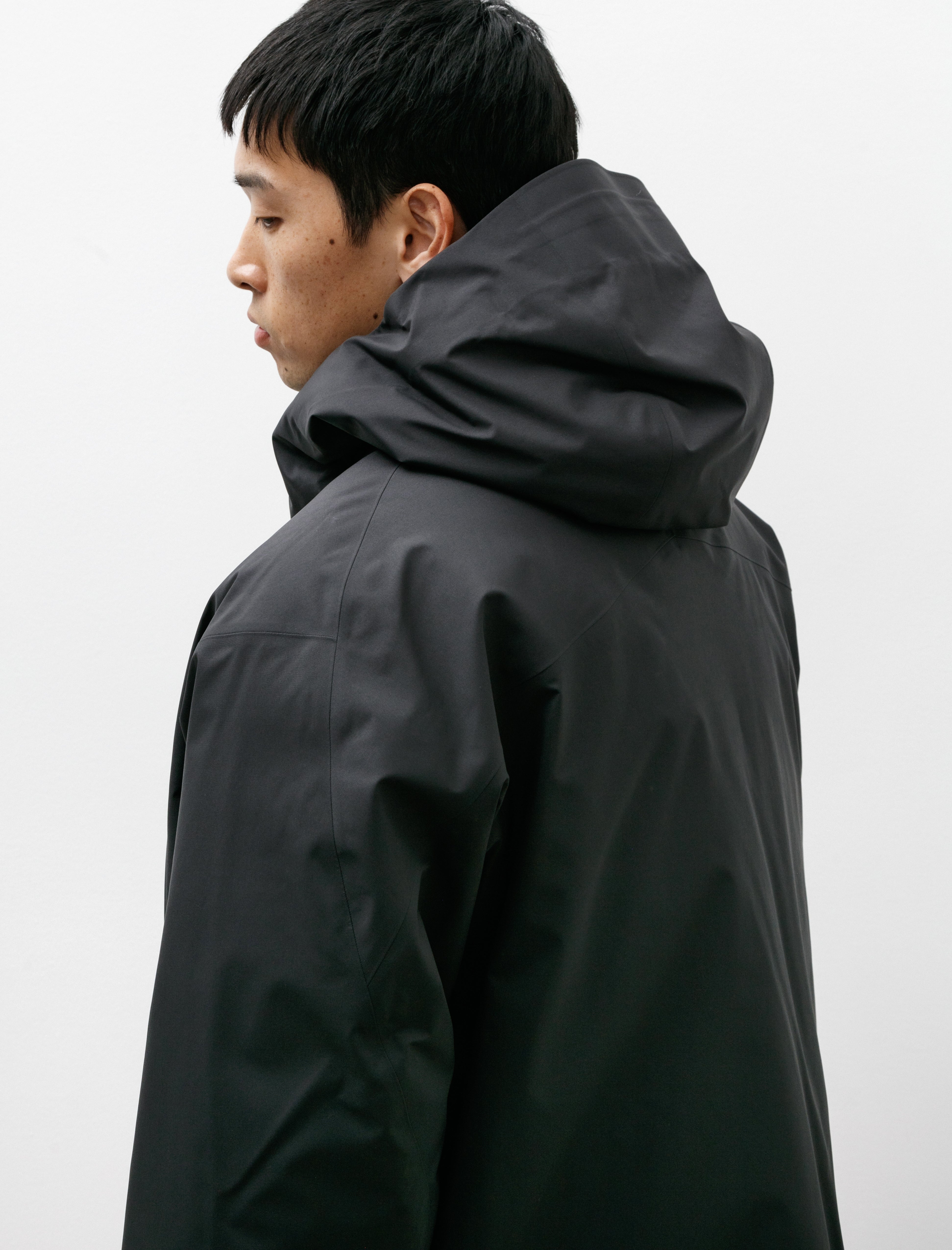 Veilance Monitor Down Coat Black