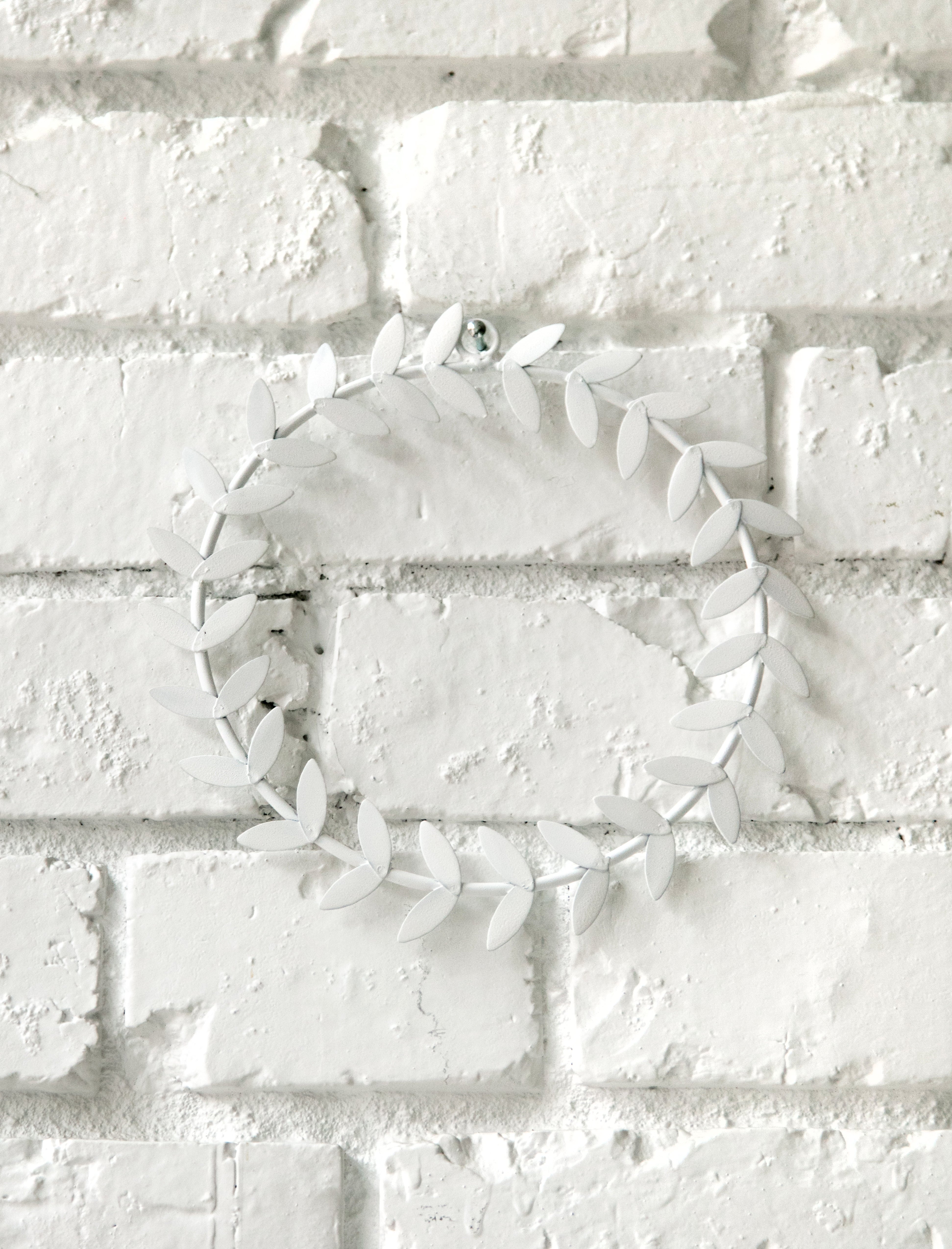 Fog Linen White Olive Wreath (L)