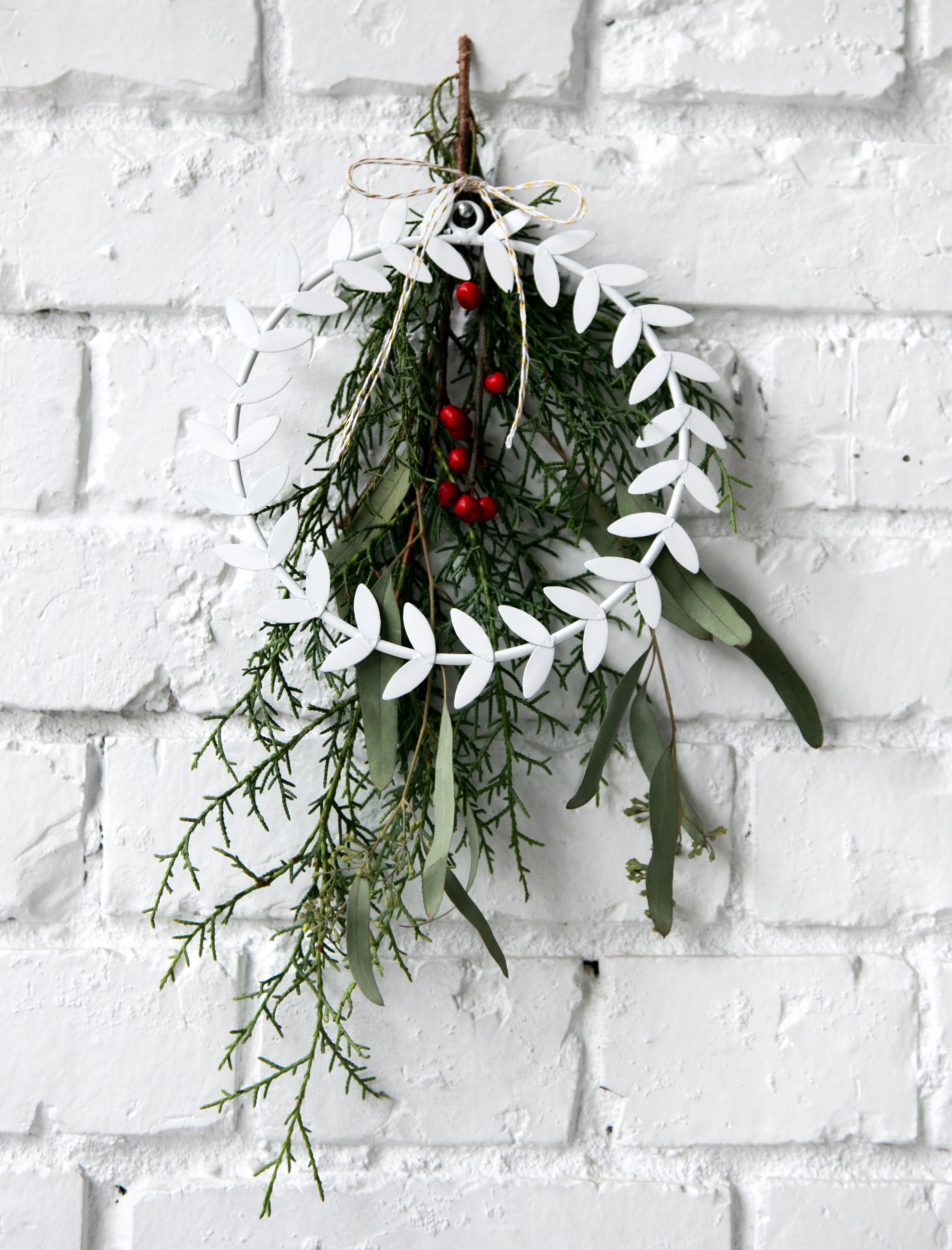 Fog Linen White Olive Wreath (L)