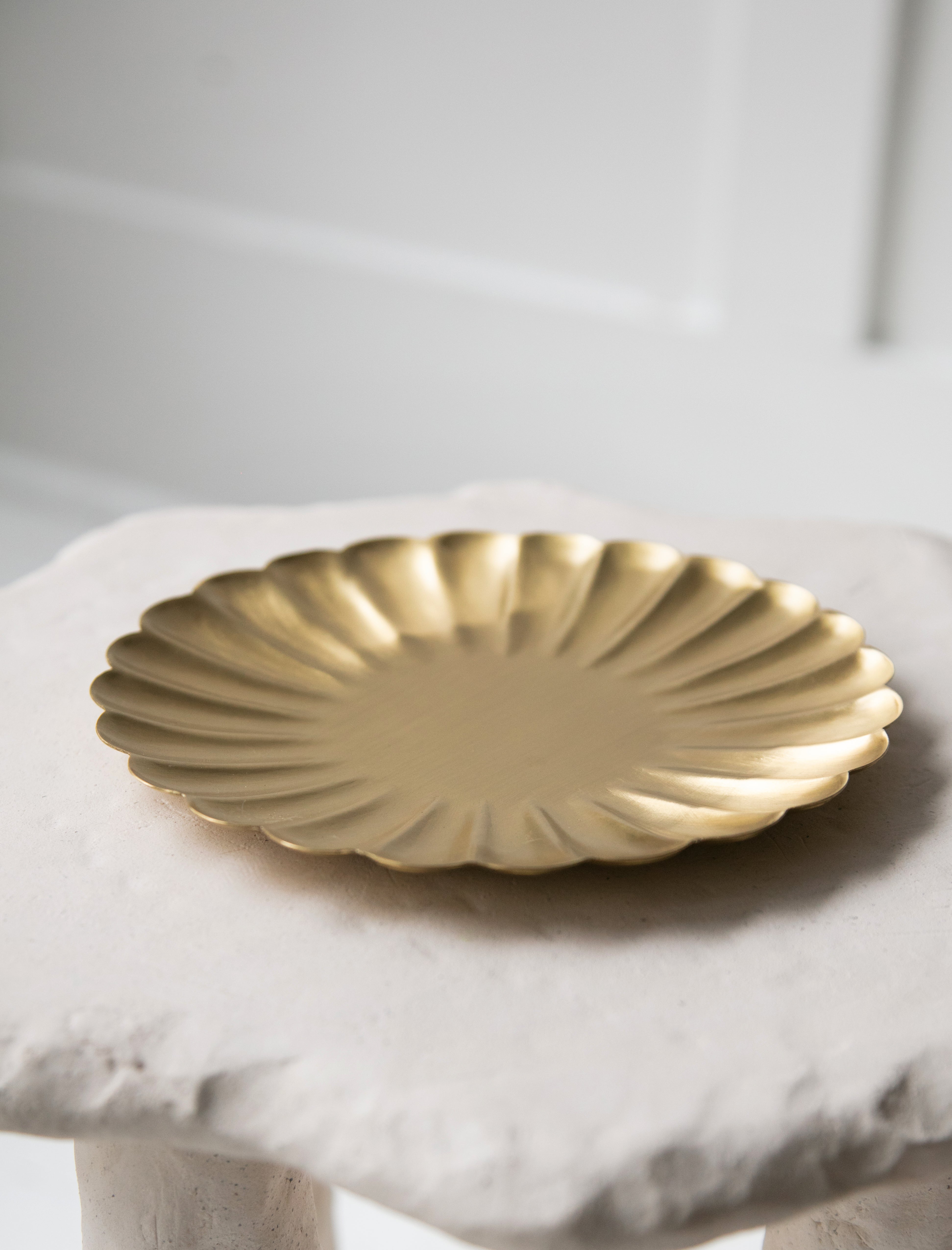 Fog Linen Brass Petal Tray (M)