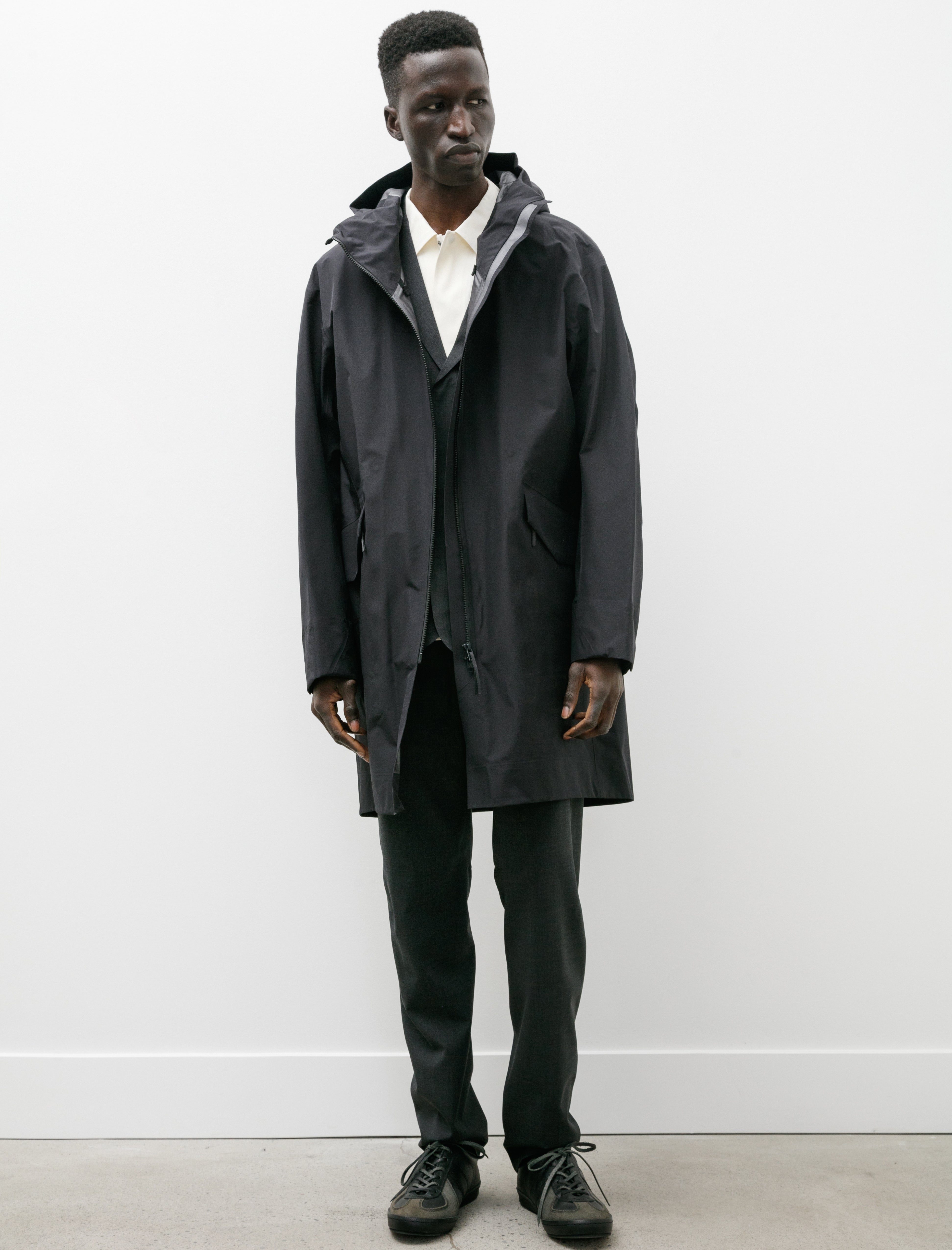 Veilance Monitor Coat Black