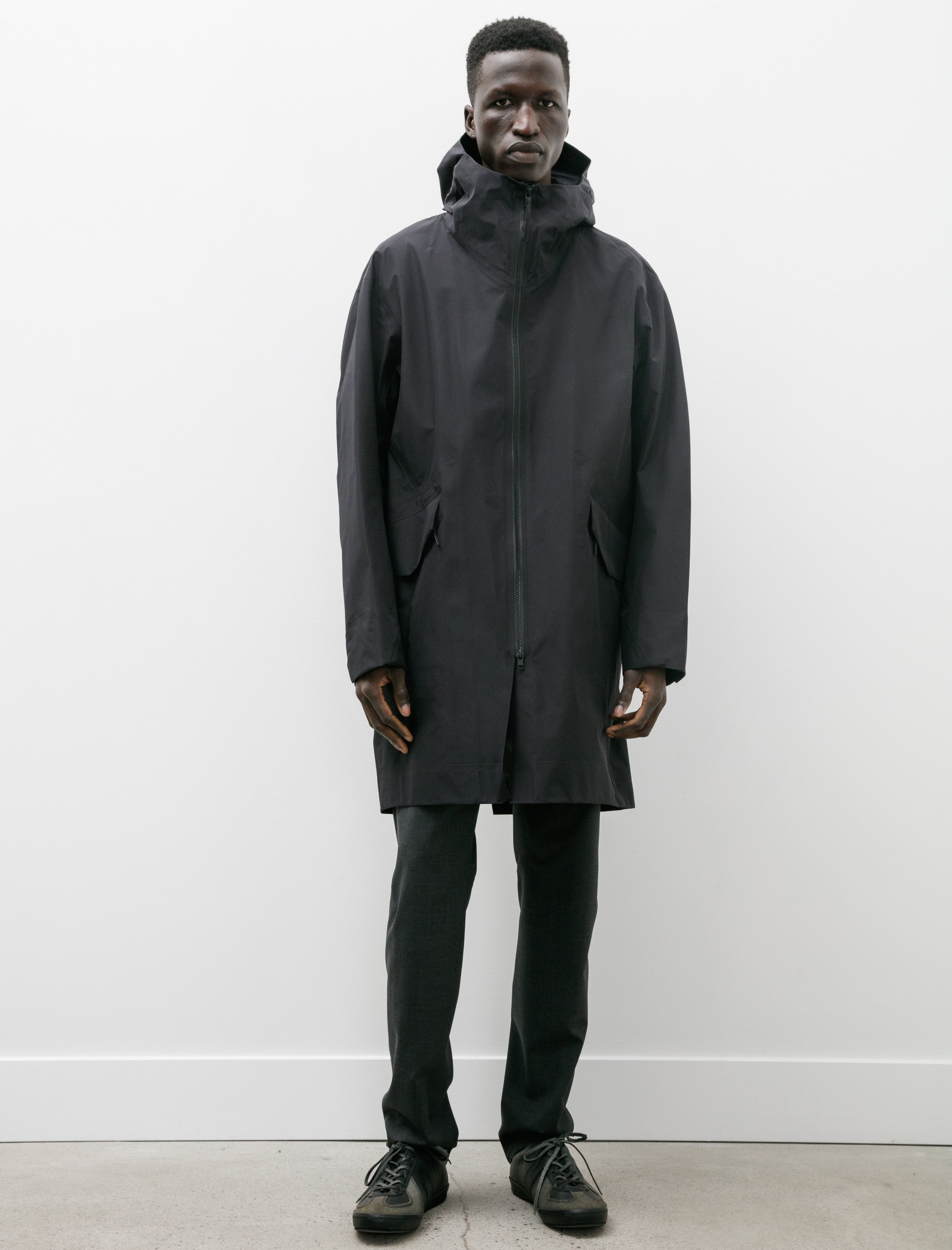 Veilance Monitor Coat Black