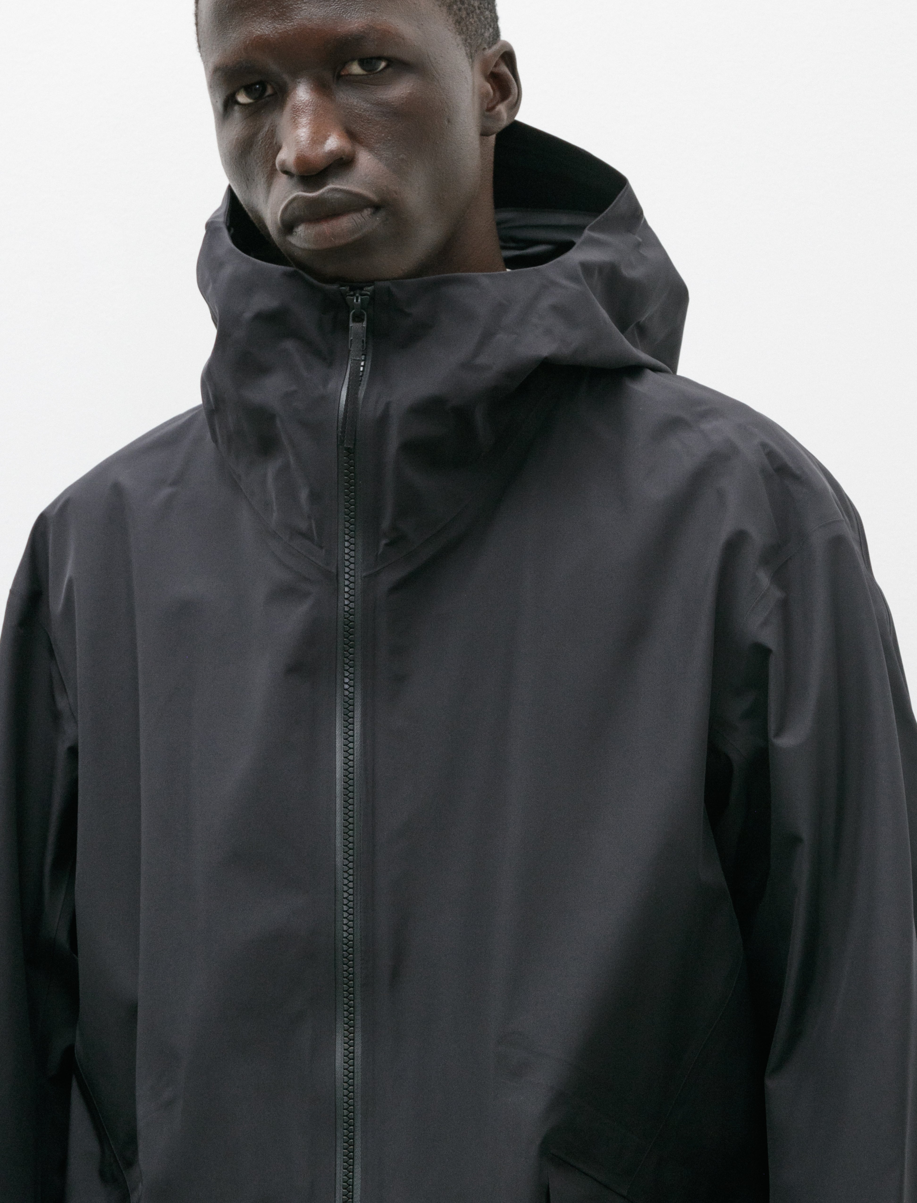 Veilance Monitor Coat Black