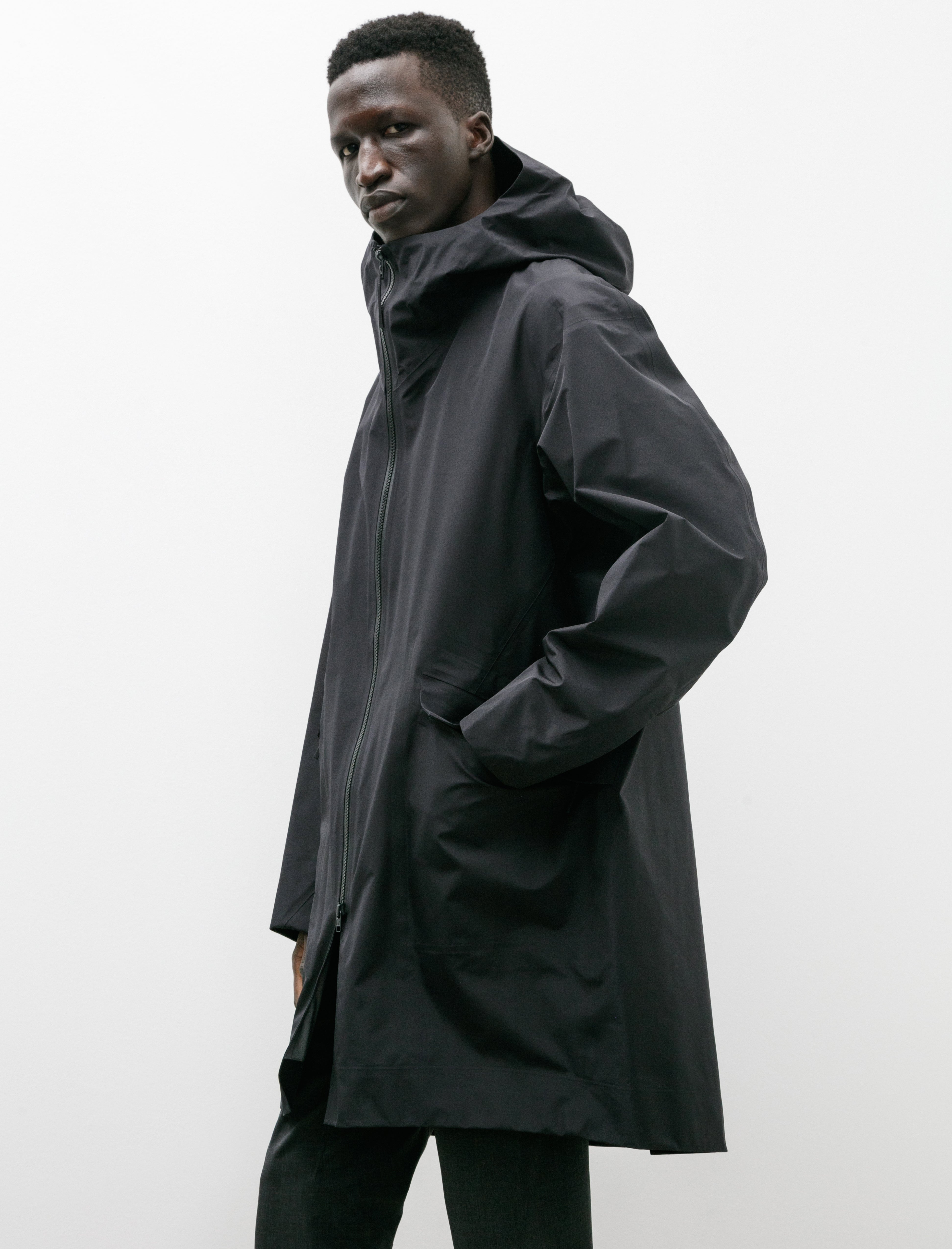 Veilance Monitor Coat Black