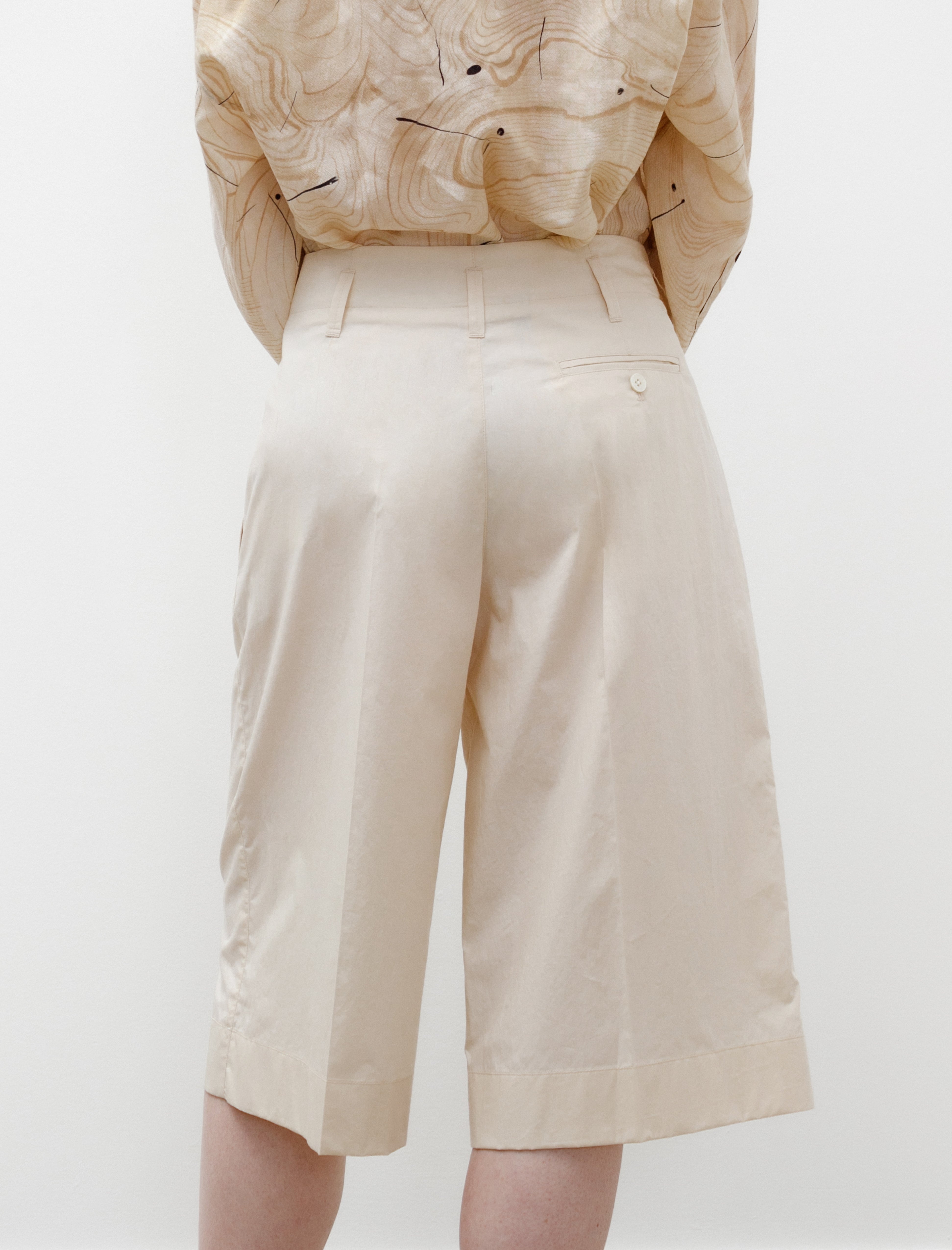 Lemaire Large Pleated Shorts Cream