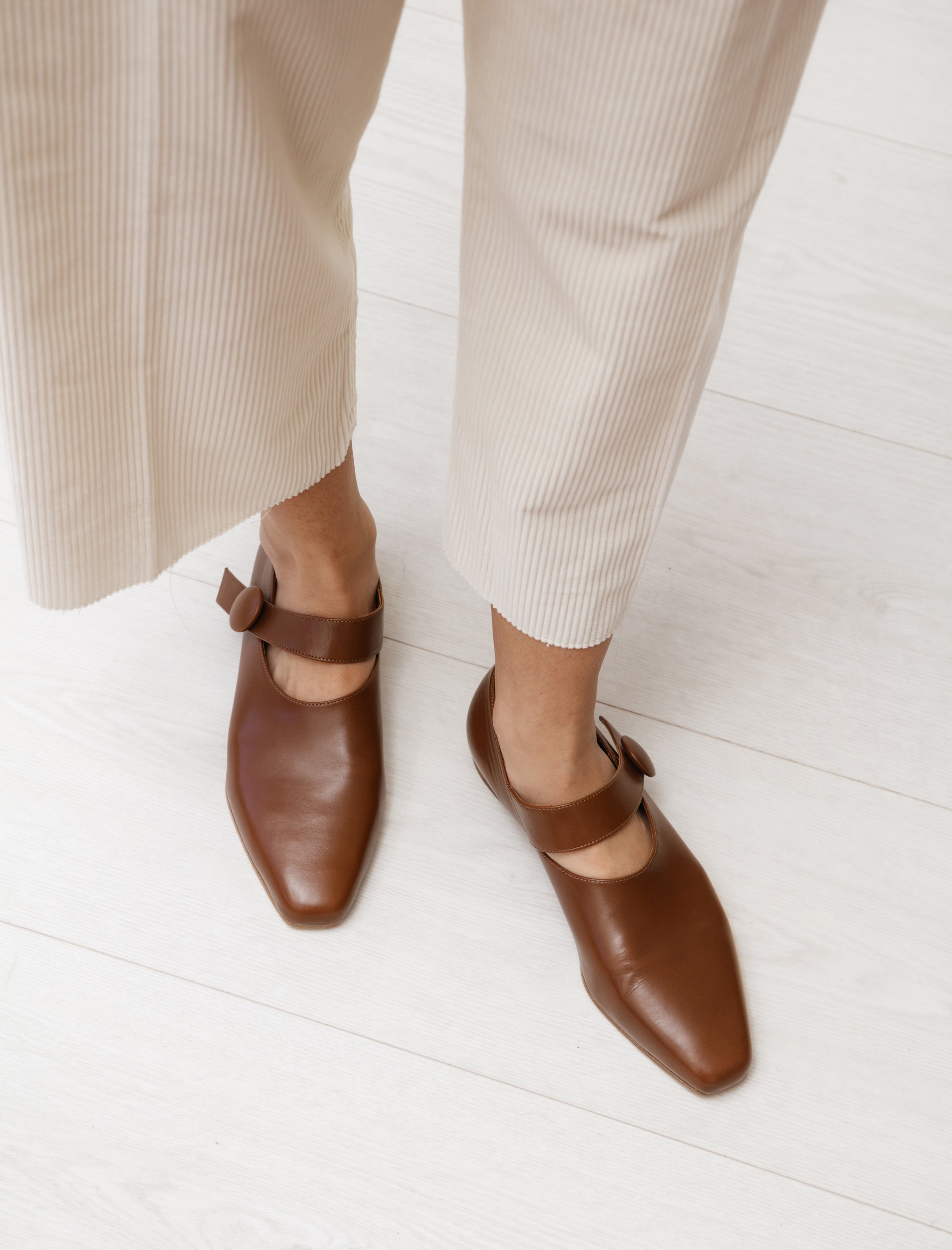 Cristaseya Buttoned Shoes Cognac